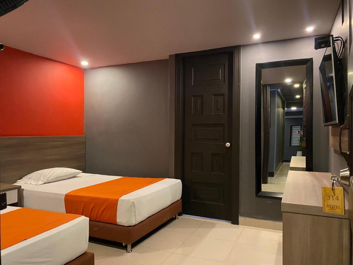 Hotel Latino Меделин Екстериор снимка